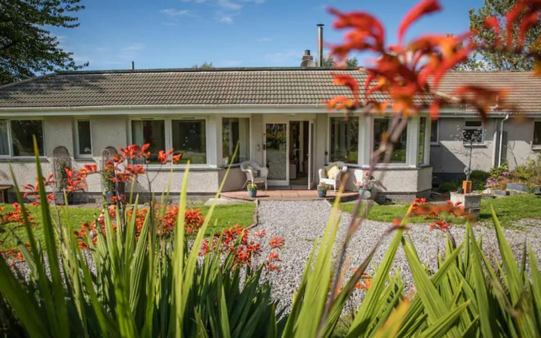 Comforts In Peaceful 2 Acres Hébergement de vacances *