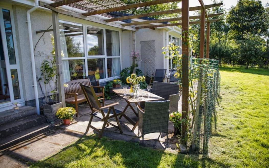 Comforts In Peaceful 2 Acres Hébergement de vacances *